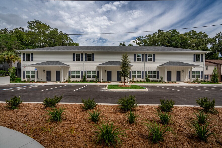 More Photos Of 2755 SE 17th St, Ocala Apartments For Sale