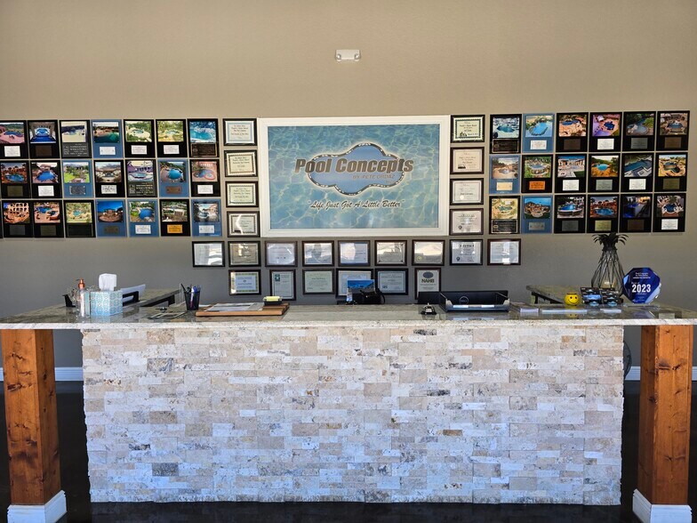 More Photos Of 13318 Western Oak Dr, Helotes Storefront Retail Office For Sale