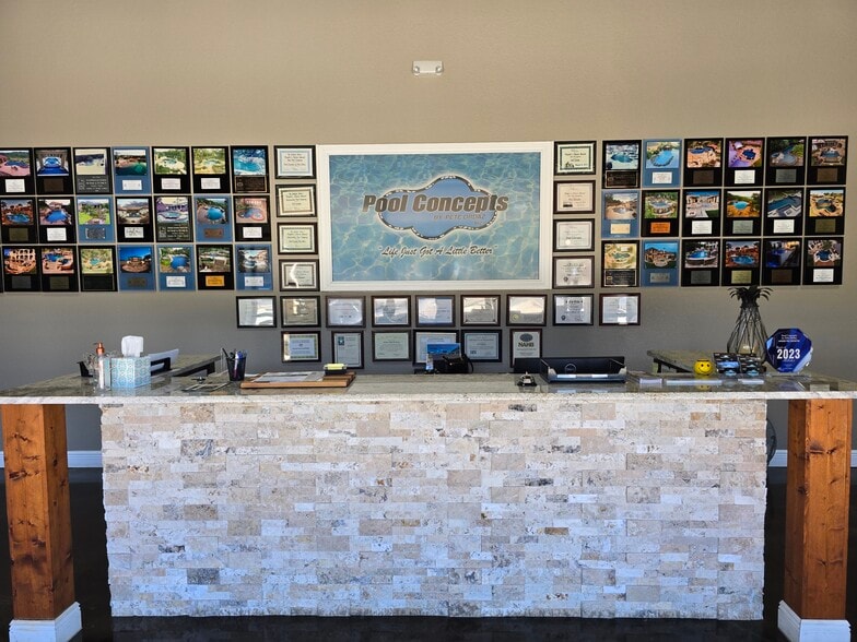 More Photos Of 13318 Western Oak Dr, Helotes Storefront Retail Office For Sale