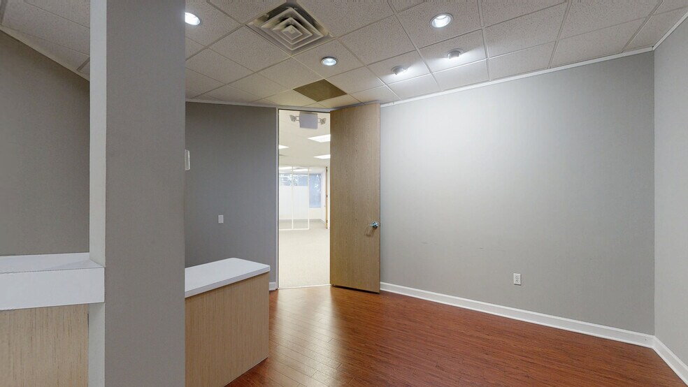 More Photos Of 15425 N I-45, Houston Office For Sale