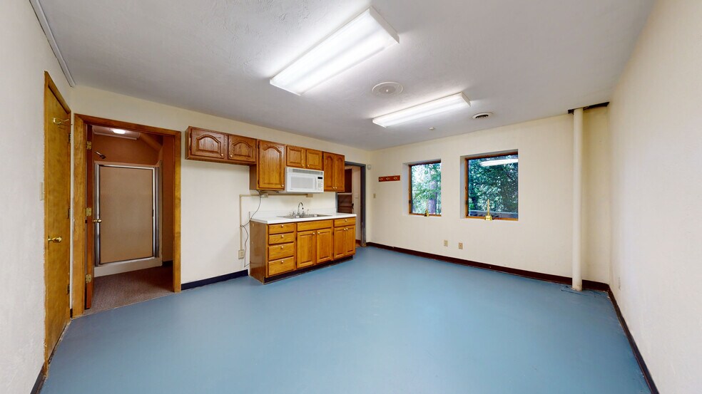 More Photos Of 12249 US Route 30, North Huntingdon Veterinarian Kennel For Sale