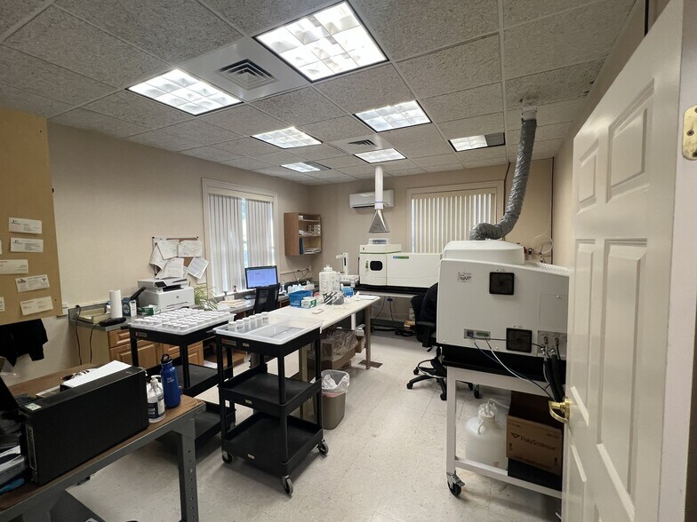 More Photos Of 3 Research Dr, Woodbridge Medical For Lease