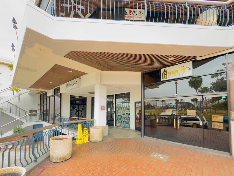 More Photos Of 449 Kapahulu Ave, Honolulu Storefront For Lease