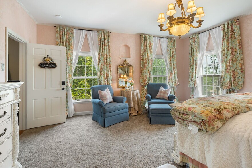 More Photos Of 1320 S Albert Pike Ave, Fort Smith Hospitality For Sale