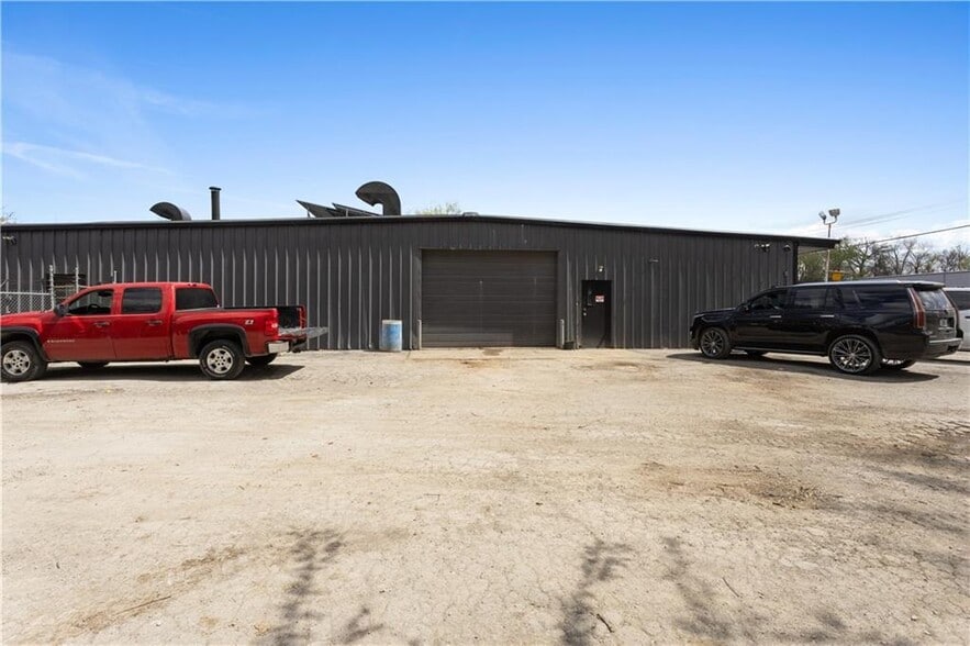 More Photos Of 3709 Pickett Rd, Saint Joseph Auto Repair For Sale