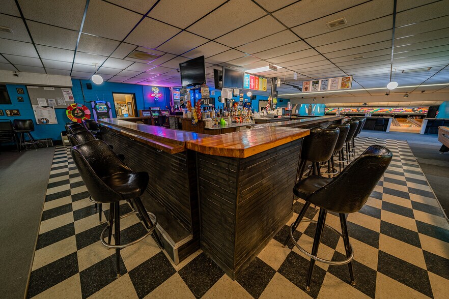 More Photos Of 675 Grant St, Winneconne Bowling Alley For Sale