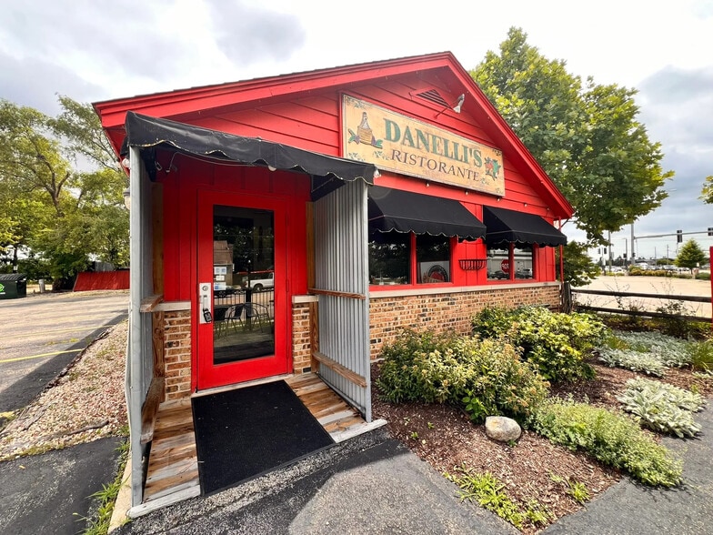 Primary Photo Of 228 E Washington St, Oswego Restaurant For Lease