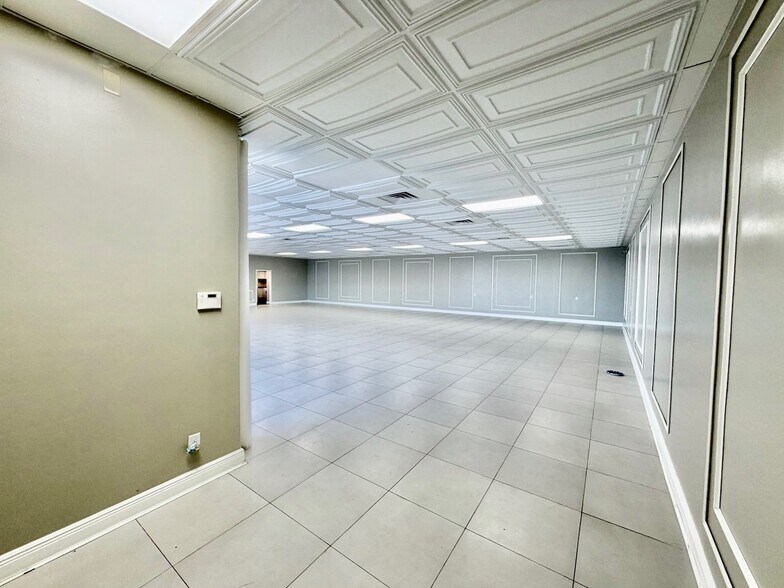 More Photos Of 2455 Stanley Ave, Dayton Auto Dealership For Sale