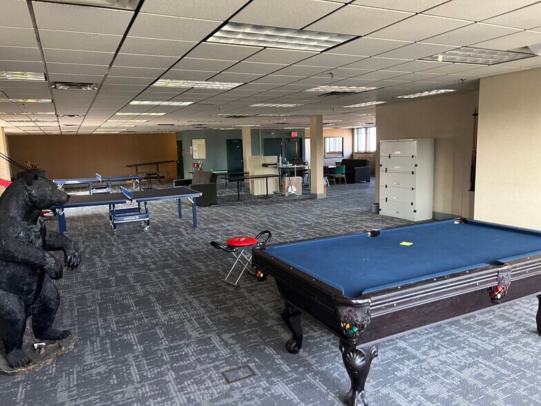 More Photos Of 136 Center St, Old Town Office For Sale