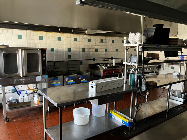 More Photos Of 606 N Pinellas Ave, Tarpon Springs Restaurant For Lease