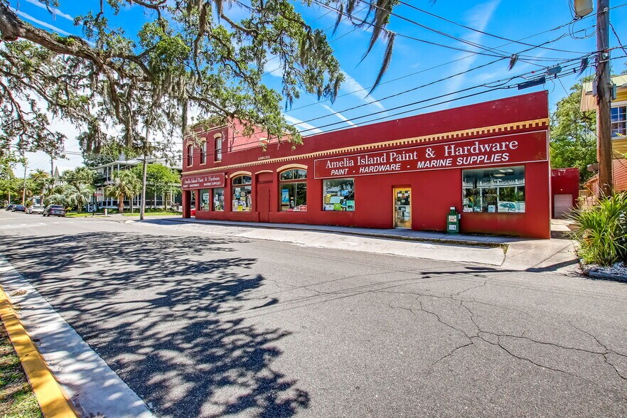 More Photos Of 516 Ash St, Fernandina Beach Freestanding For Lease