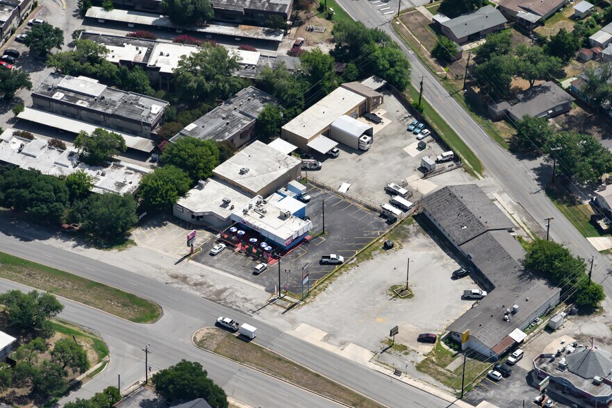 More Photos Of 2502 Harry Wurzbach Rd, San Antonio Flex For Lease