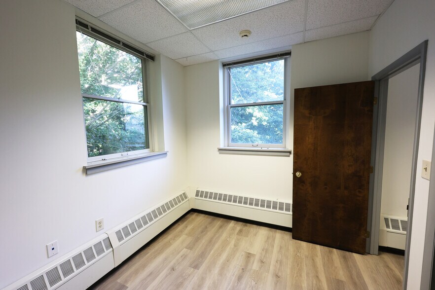 More Photos Of 3 3rd St, Bordentown Office For Lease