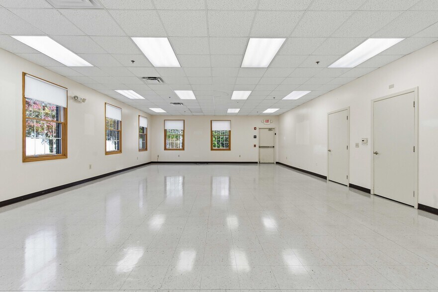 More Photos Of 86 Coraopolis Rd, Coraopolis Medical For Sale