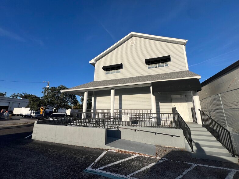 More Photos Of 4505 Town N Country Blvd, Tampa Office For Sale