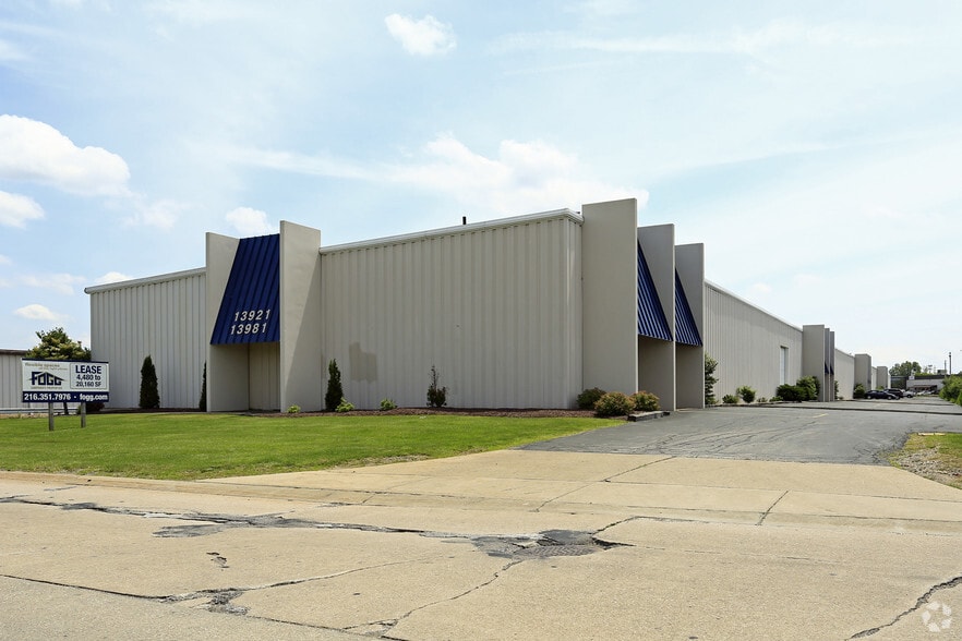 More Photos Of 13921-13981 W Parkway, Cleveland Warehouse For Lease