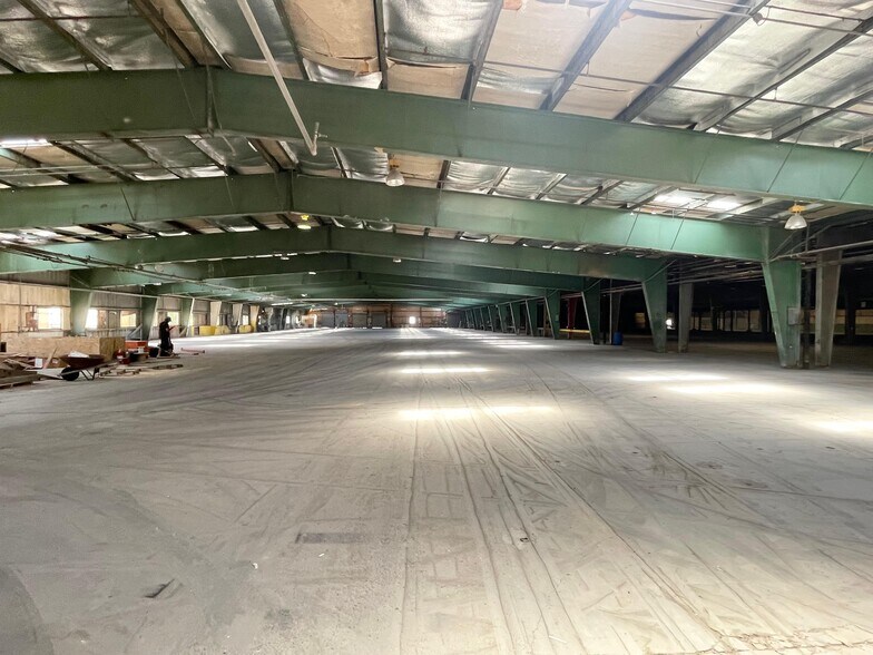 More Photos Of 3901 Camden Ave, Parkersburg Warehouse For Lease