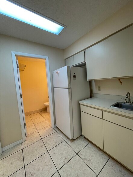 More Photos Of 561 S Duncan Ave, Clearwater Medical For Sale