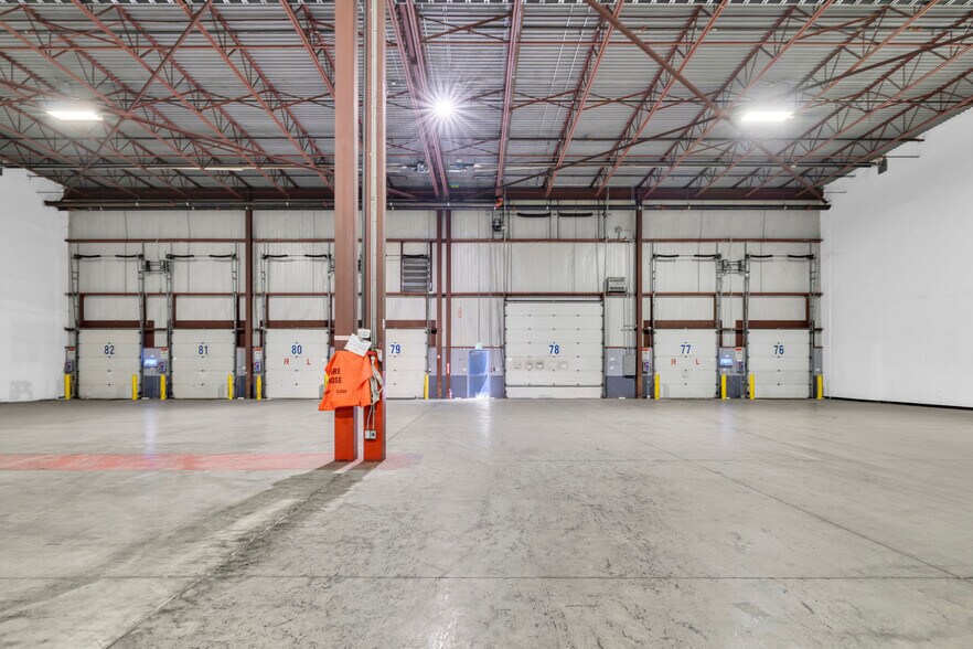 More Photos Of 599 Sprucewood Ave, Windsor Warehouse For Lease