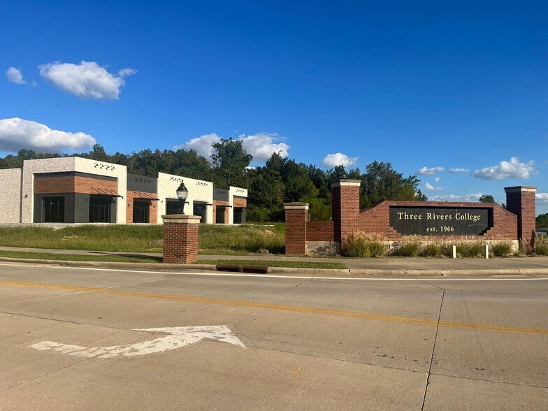 More Photos Of 2000 Shelby Rd., Poplar Bluff General Retail For Lease