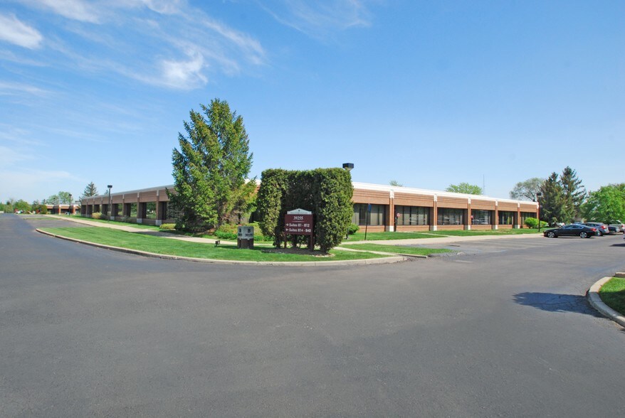 More Photos Of 39205 Country Club Dr, Farmington Hills Research And Development For Lease