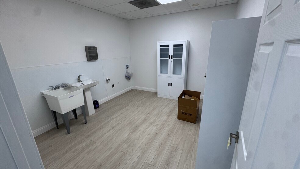 More Photos Of 3025 W Sahara Ave, Las Vegas Medical For Sale