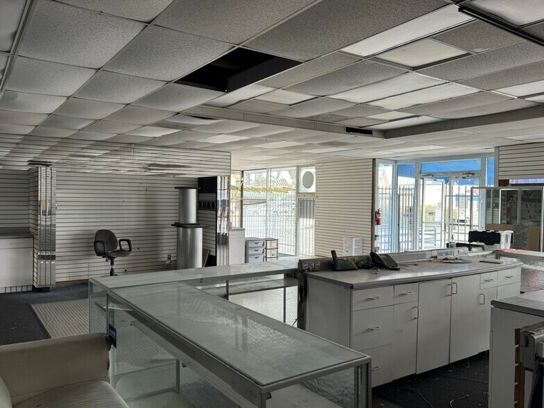 More Photos Of 2834 E Main St, Ventura General Retail For Sale