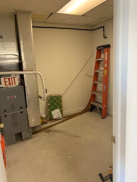 More Photos Of 1965 Stout Dr, Warminster Township Warehouse For Lease