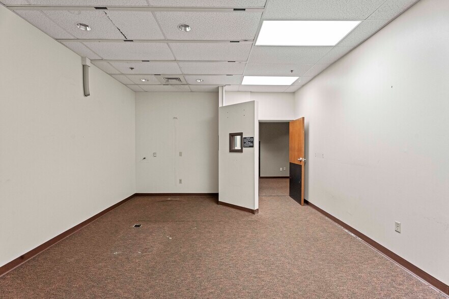 More Photos Of 2778 N Webb Rd, Wichita Medical For Sale