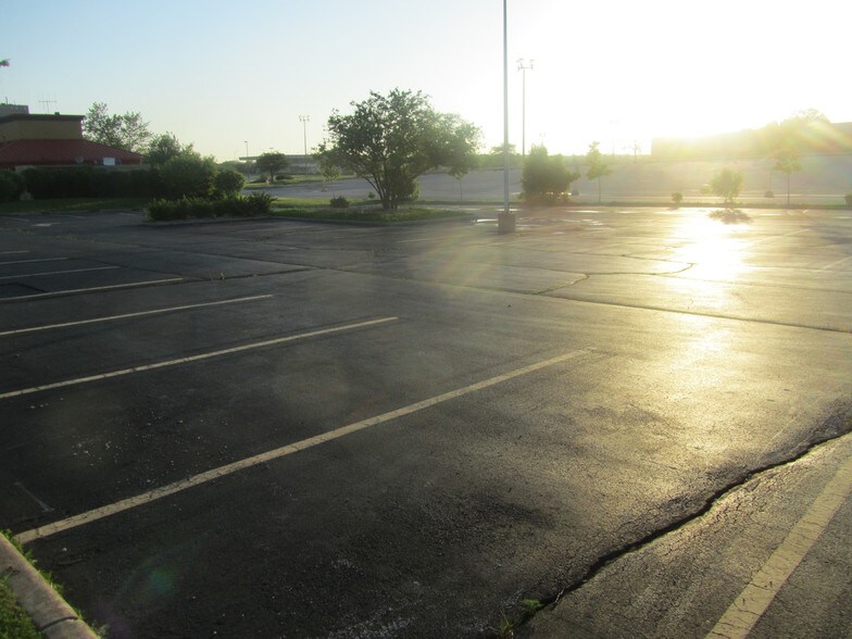 More Photos Of 4721 Lincoln Mall Dr, Matteson Freestanding For Lease