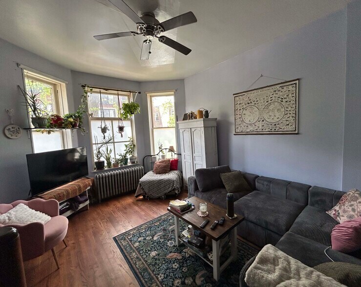 More Photos Of 2620 W Evergreen Ave, Chicago Apartments For Sale