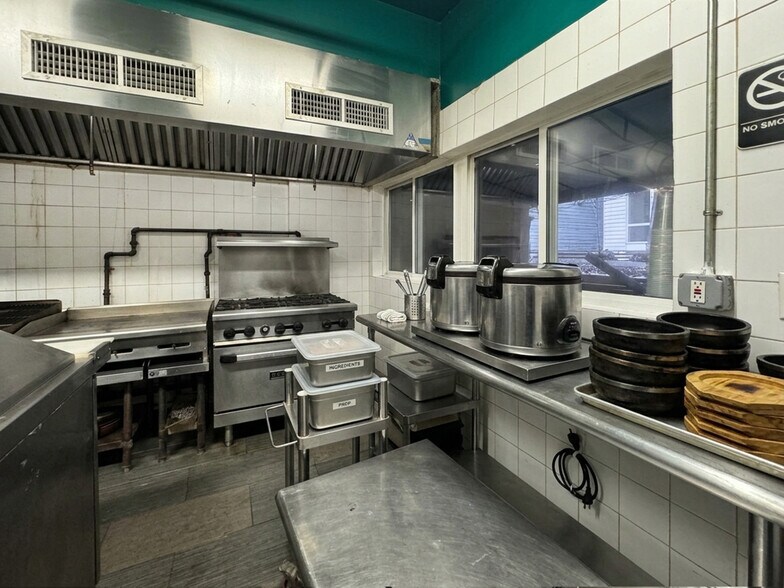 More Photos Of 646 Manhattan Ave, Brooklyn Storefront Retail Residential For Lease