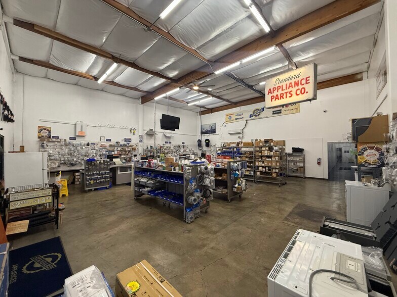 More Photos Of 2416 X St, Sacramento Warehouse For Lease