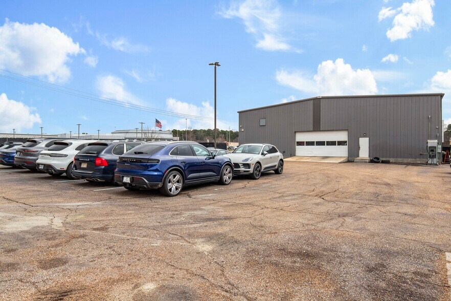 More Photos Of 5385 N I 55 St, Jackson Auto Dealership For Sale