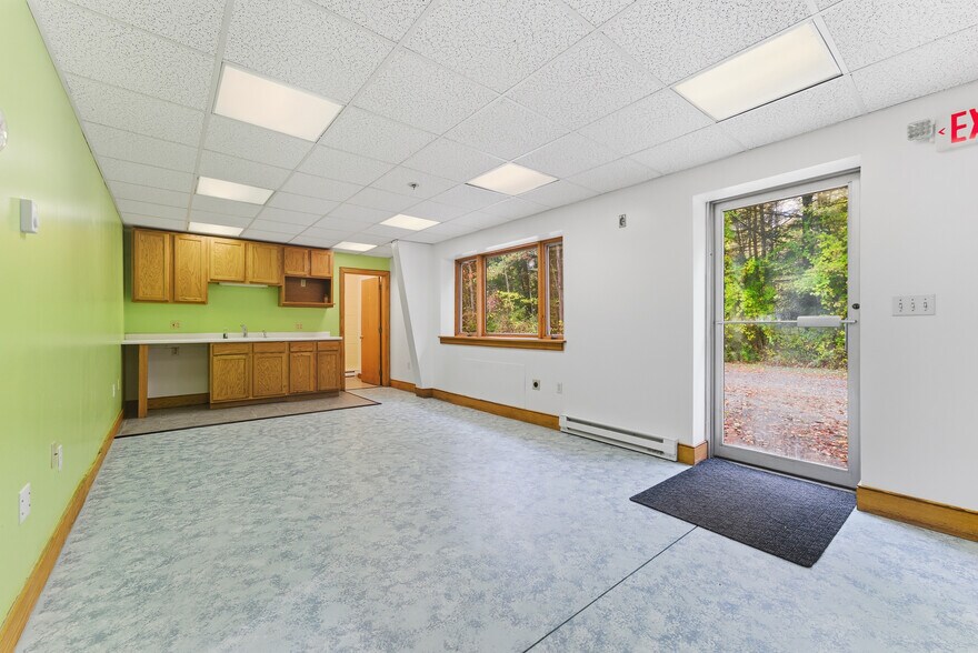 More Photos Of 54 Whately Rd, So Deerfield Light Manufacturing For Sale