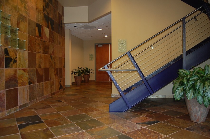 More Photos Of 5864 Owens Ave, Carlsbad Office For Lease