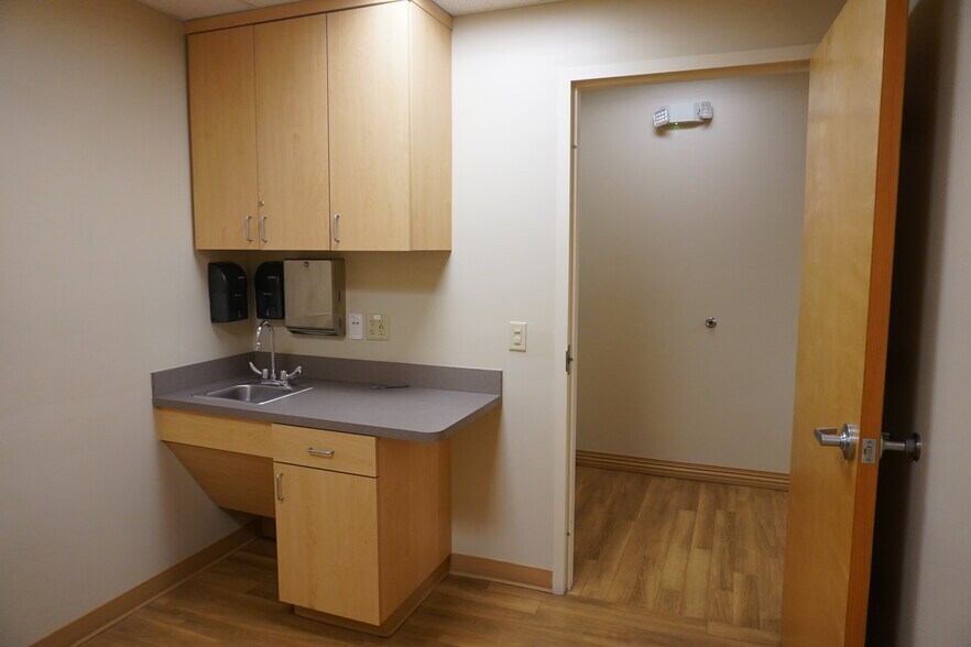 More Photos Of 11416 N 56th St, Tampa Medical For Lease