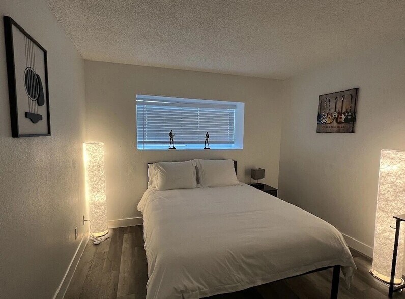 More Photos Of 2201 E Cactus Rd, Phoenix Apartments For Sale