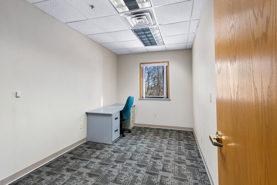 More Photos Of 2980 Walker Dr, Green Bay Office For Sale