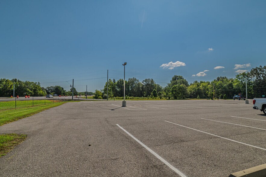 Primary Photo Of 8705 Cairo Rd, West Paducah Flex For Lease