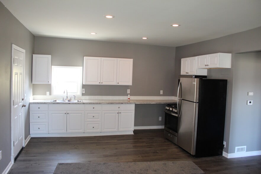 More Photos Of 801 S Mill St, Clio Apartments For Sale