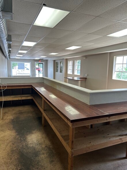 More Photos Of 438 Lake Ave, Saint James Storefront For Lease