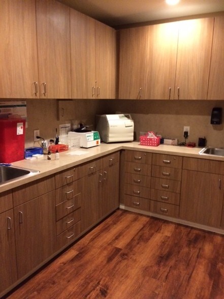 More Photos Of 2222 Greenhouse Rd, Houston Medical For Sale