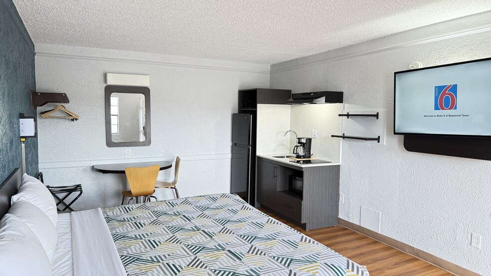 More Photos Of 220 I-10, Beaumont Hotel For Sale