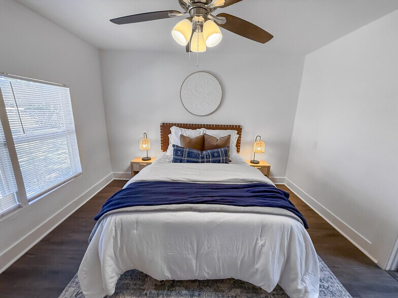 More Photos Of 703 E Main St, Little River Academy Flex For Sale