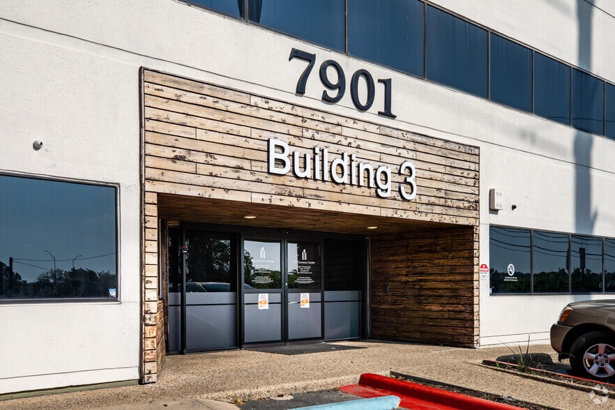 More Photos Of 7901 Cameron Rd, Austin Unknown For Lease