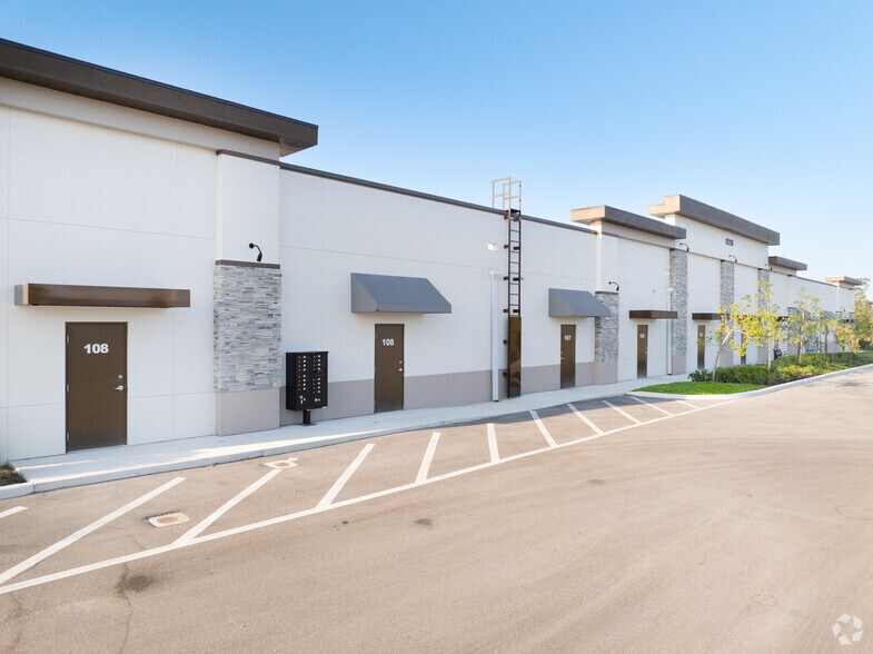 More Photos Of 12252 Itec Park Dr, Fort Myers Freestanding For Lease