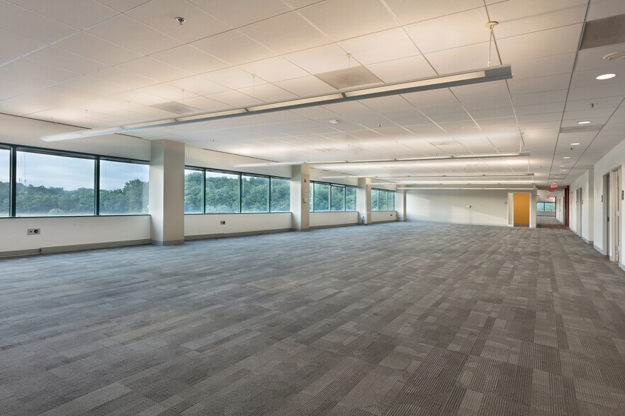 More Photos Of 12601 Fair Lakes Cir, Fairfax Office For Lease