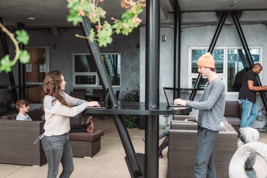 More Photos Of 6350 Santa Monica Blvd, Los Angeles Office For Sale