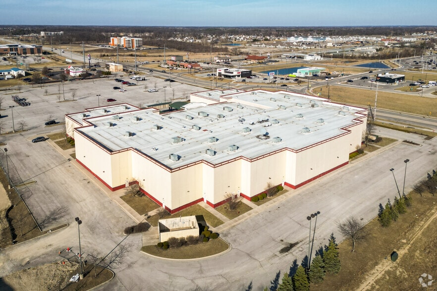 More Photos Of 3930 E Dupont Rd, Fort Wayne Movie Theatre For Sale